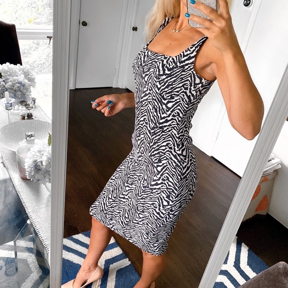 π¦ BANANA REPUBLIC ZEBRA PRINT FORM FITTING DRESS! - Picture 3 of 9